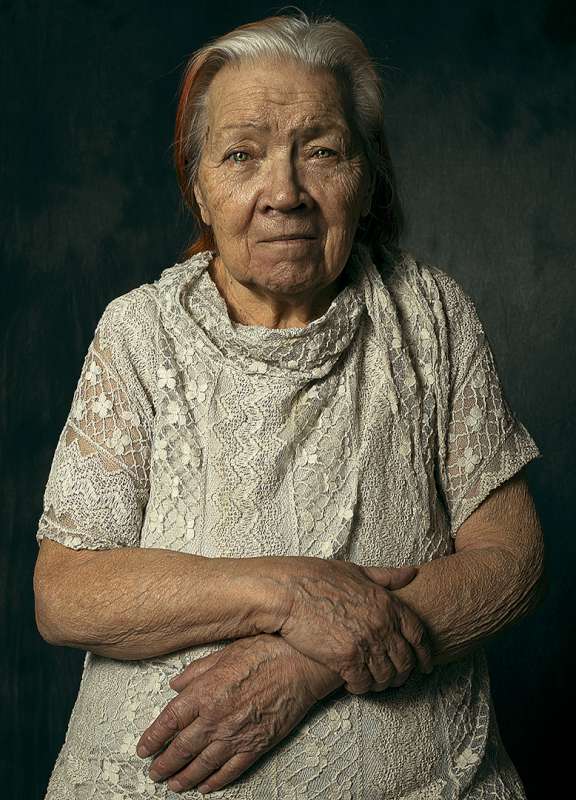 Aleksandr Zamyatin (Russia) – Folding hands-800