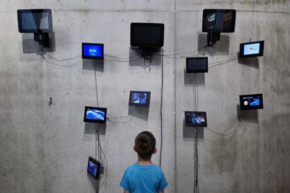 Dejan Kokol (Slovenia) – Blue screen-800