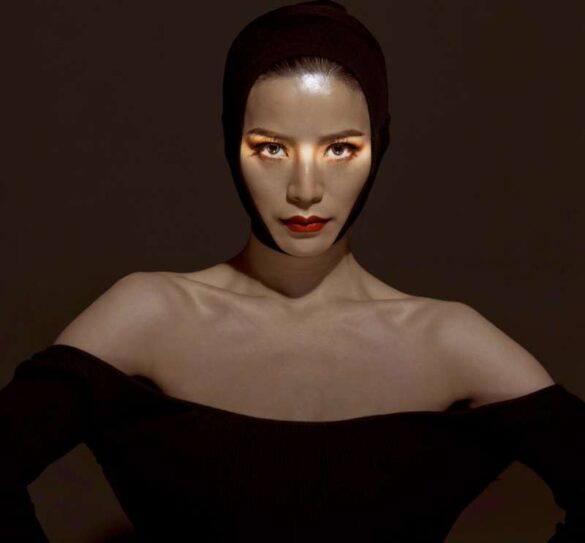 Guang Hua Wang (China) – Look Straight at-800