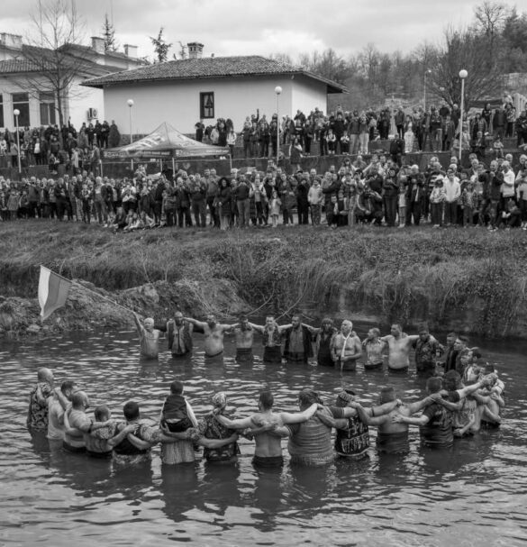 Ivo Yordanov (Bulgaria) – Dance in the river-800