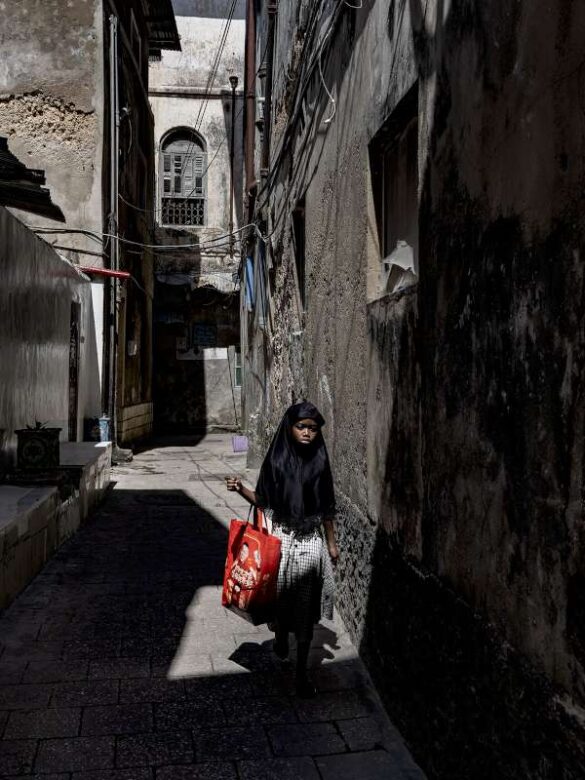 Nasser Al Maskari (Oman) – OLD TOWN NEW GIRL-800