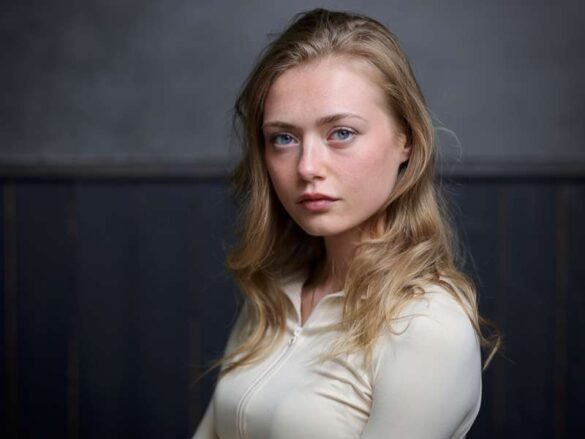 Niklaus Fringeli (Switzerland) – Oona_25_12_color-800
