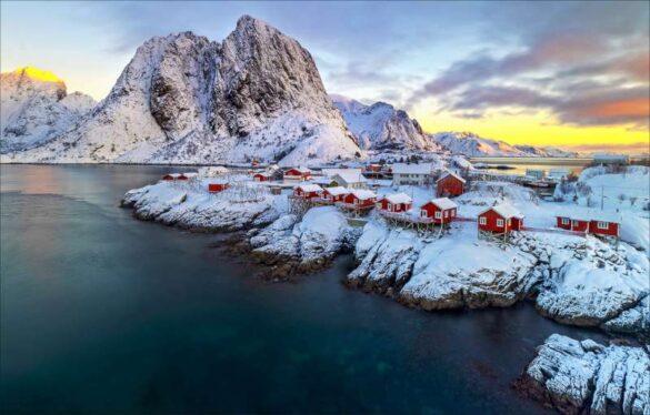 Phillip Kwan (Canada) – Hamnoy Village Sunri…-800