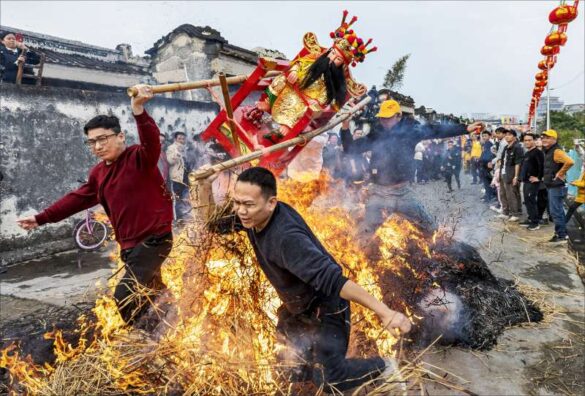 Phillip Kwan (Canada) – Jump Over Fire 94-800