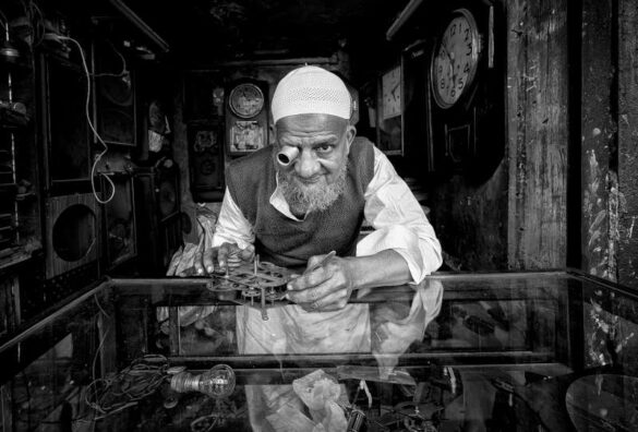 Pramod Govind Shanbhag (India) – Clock repairer 6466-800