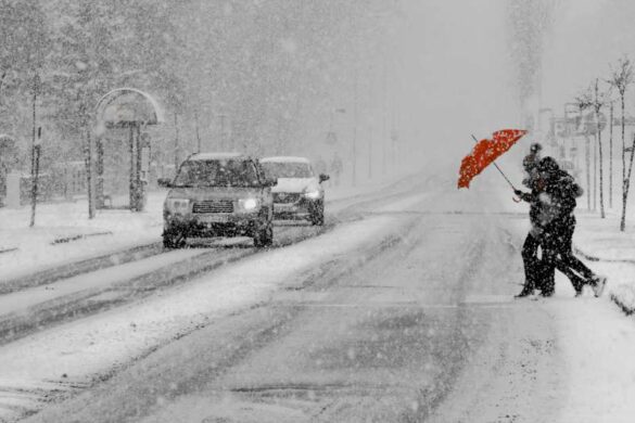 Tadeusz Mozalewski (Poland) – With a red umbrella …-800